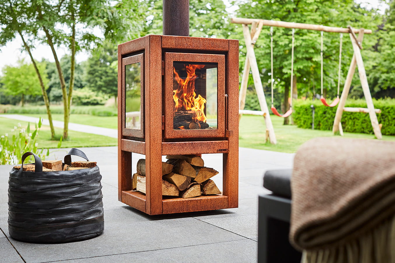 RB73 Quaruba XL mobile outdoor wood burning stove